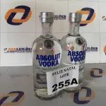 LOTE 255 - 2 VODKAS DESTILADA ABSOLUT GARRAFA 750ML (NO ESTADO SEM GARANTIA DE FUNCIONAMENTO, SUJEITO A POSSÍVEIS AVARIAS VISÍVEIS/OCULTAS E/OU AUSÊNCIA DE COMPONENTES)
