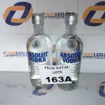 LOTE 163 - 2 VODKAS DESTILADA ABSOLUT GARRAFA 750ML (NO ESTADO SEM GARANTIA DE FUNCIONAMENTO, SUJEITO A POSSÍVEIS AVARIAS VISÍVEIS/OCULTAS E/OU AUSÊNCIA DE COMPONENTES)
