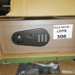 LOTE 306 - COFRE ELETRÔNICO DIGITAL (NO ESTADO SEM GARANTIA DE FUNCIONAMENTO, SUJEITO A POSSÍVEIS AVARIAS VISÍVEIS/OCULTAS E/OU AUSÊNCIA DE COMPONENTES)