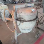 LOTE 034 - 01-BETONEIRA COM MOTOR MONOFÁSICO 120 LITROS (NO ESTADO)