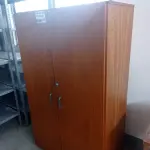 LOTE 098 - 01- ARMÁRIO EM MADEIRA 02-PORTAS (NO ESTADO)