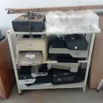 LOTE 082 - 01-ESTANTE EM FERRO , 04-IMPRESSORAS DIVERSAS, 01-MÁQUINA PARA ESCREVER (NO ESTADO)