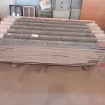 LOTE 006 - 01-LOTE COM APX: 60 TELHAS EM AMIANTO 2,10CM X1,10CM (NO ESTADO)