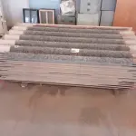 LOTE 006 - 01-LOTE COM APX: 60 TELHAS EM AMIANTO 2,10CM X1,10CM (NO ESTADO)