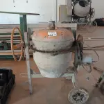 LOTE 034 - 01-BETONEIRA COM MOTOR MONOFÁSICO 120 LITROS (NO ESTADO)