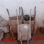 LOTE 016 - 05- CARRINHOS DE MÃO (NO ESTADO)