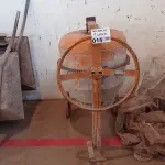 LOTE 015 - 01-BETONEIRA COM MOTOR MONOFÁSICO 120 LITROS (NO ESTADO)