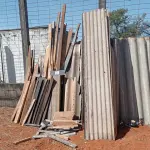 LOTE 107 - 01-LOTE C/ TELHAS DE AMIANTO E MADEIRAS (NO ESTADO)