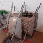 LOTE 016 - 05- CARRINHOS DE MÃO (NO ESTADO)