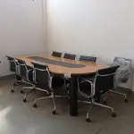 LOTE 076 - 01-MESA PARA REUNIÃO C/08-CADEIRA GIRATÓRIAS C/BASE EM ALUMÍNIO (NO ESTADO)