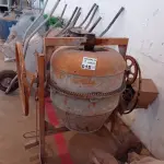 LOTE 015 - 01-BETONEIRA COM MOTOR MONOFÁSICO 120 LITROS (NO ESTADO)