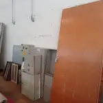 LOTE 003 - 01-PORTA EM MADEIRA ,09 CAIXAS DE FERRO PARA ELÉTRICA ,02-JANELAS PARA BANHEIRO ,01-CHAPA EM ZINCO(NO ESTADO)