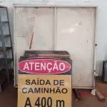 LOTE 007 - 02-PORTÕES DE FERRO 2M X2M E 12-PAINEIS DE AVISO(NO ESTADO)
