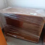 LOTE 085 - 01- ARMÁRIO EM MADEIRA C/ PRATELEIRAS (NO ESTADO)