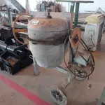 LOTE 034 - 01-BETONEIRA COM MOTOR MONOFÁSICO 120 LITROS (NO ESTADO)