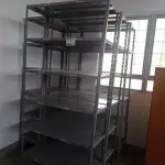 LOTE 100 - 04-ESTANTES EM FERRO C/05-PRATELEIRAS (NO ESTADO)