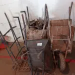 LOTE 059 - 05- CARRINHOS DE MÃO (NO ESTADO)