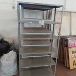 LOTE 009 - 04-ESTANTES EM FERRO C/05-PRATELEIRAS (NO ESTADO)