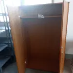LOTE 098 - 01- ARMÁRIO EM MADEIRA 02-PORTAS (NO ESTADO)