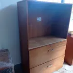LOTE 091 - 01-ARMÁRIO EM MADEIRA C/GAVETAS (NO ESTADO)