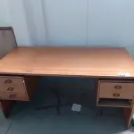 LOTE 079 - 01 MESA PARA ESCRITÓRIO C/ GAVETAS (NO ESTADO)