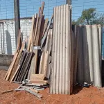 LOTE 107 - 01-LOTE C/ TELHAS DE AMIANTO E MADEIRAS (NO ESTADO)