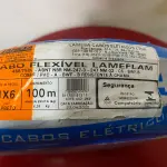 LOTE 122 - 01 ROLO DE CABO FLEXÍVEL LAMEFLAM 6MM COM 100 METROS MARCA LAMESA COR PRETA (NOVO)(NO ESTADO)