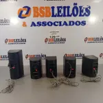 LOTE 129 - 05 CAIXAS DE SOM PEQUENAS HOME THEATER. (NO ESTADO, NÃO SABEMOS SE FUNCIONA. LEILÃO NÃO TEM GARANTIA E NEM DEVOLUÇÃO).