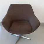 LOTE 053 - 01 PAR DE POLTRONAS. (NO ESTADO DE CONSERVAÇÃO QUE SE ENCONTRA)