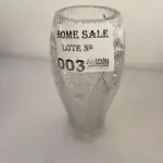 LOTE 003 - 01 VASO EM CRISTAL PARA FLORES TODO TRABALHADO. (NO ESTADO DE CONSERVAÇÃO QUE SE ENCONTRA)