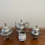 LOTE 037 - 01 CONJUNTO DE CAFÈ /CHÀ, EM PRATA PORTUGUESA. TODAS AS 4 PEÇAS TRABALHADAS. (NO ESTADO DE CONSERVAÇÃO QUE SE ENCONTRA)