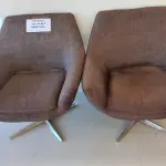 LOTE 053 - 01 PAR DE POLTRONAS. (NO ESTADO DE CONSERVAÇÃO QUE SE ENCONTRA)
