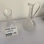 LOTE 009 -  01 DECANTER E 01 LICOLEIRA TRABALHADA, EM VIDRO.”. (NO ESTADO DE CONSERVAÇÃO QUE SE ENCONTRA)