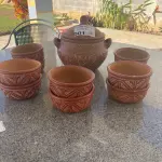 LOTE 001 - 01 PANELA PARA FEIJOADA EM CERÂMICA MARAJOARA (PARÁ) COM 10 CUMBUCAS. (NO ESTADO DE CONSERVAÇÃO QUE SE ENCONTRA)