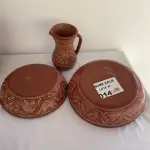 LOTE 014 - 02 TRAVESSAS REDONDAS E 01 JARRA EM CERÂMICA MARAJOARA. (NO ESTADO DE CONSERVAÇÃO QUE SE ENCONTRA)