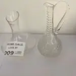 LOTE 009 -  01 DECANTER E 01 LICOLEIRA TRABALHADA, EM VIDRO.”. (NO ESTADO DE CONSERVAÇÃO QUE SE ENCONTRA)