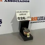 LOTE 026 - 01 RELÓGIO DOURADO COM PRETO (NO ESTADO, NÃO SABEMOS SE FUNCIONA. LEILÃO NÃO TEM GARANTIA E NEM DEVOLUÇÃO)