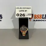 LOTE 026 - 01 RELÓGIO DOURADO COM PRETO (NO ESTADO, NÃO SABEMOS SE FUNCIONA. LEILÃO NÃO TEM GARANTIA E NEM DEVOLUÇÃO)