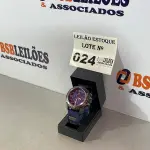 LOTE 024 - 01 RELÓGIO AZUL COM PULSEIRA EMBORRACHADA NA COR PRETA (NO ESTADO, NÃO SABEMOS SE FUNCIONA. LEILÃO NÃO TEM GARANTIA E NEM DEVOLUÇÃO)