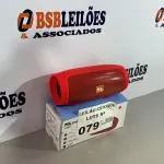 LOTE 079 - 01 CAIXA DE SOM BLUETOOTH VERMELHA (NO ESTADO, NÃO SABEMOS SE FUNCIONA. LEILÃO NÃO TEM GARANTIA E NEM DEVOLUÇÃO)