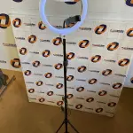 LOTE 087 - 01 RINGLIGHT COM TRIPÉ DE 2 METROS (NO ESTADO, NÃO SABEMOS SE FUNCIONA. LEILÃO NÃO TEM GARANTIA E NEM DEVOLUÇÃO)