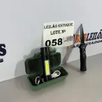LOTE 058 - 01 KIT LANTERNA MILITAR + CANIVETE (NO ESTADO, NÃO SABEMOS SE FUNCIONA. LEILÃO NÃO TEM GARANTIA E NEM DEVOLUÇÃO)