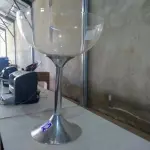 LOTE 002 - 01(UMA) CHAMPANHEIRA TAÇA ACRÍLICO TRANSPARENTE, COM BASE EM INOX TAMANHO GRANDE. (NO ESTADO).  