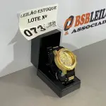 LOTE 073 - 01 RELÓGIO DOURADO COM PRETO PULSEIRA EMBORRACHADA (NO ESTADO, NÃO SABEMOS SE FUNCIONA. LEILÃO NÃO TEM GARANTIA E NEM DEVOLUÇÃO)