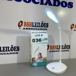 LOTE 036 - 01 LAMPADA DE MESA LED COM BATERIA INCLUSA (NO ESTADO, NÃO SABEMOS SE FUNCIONA. LEILÃO NÃO TEM GARANTIA E NEM DEVOLUÇÃO)