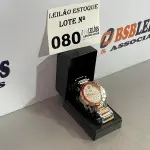 LOTE 080 - 01 RELÓGIO DOURADO COM PRATA (NO ESTADO, NÃO SABEMOS SE FUNCIONA. LEILÃO NÃO TEM GARANTIA E NEM DEVOLUÇÃO)