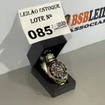 LOTE 085 - 01 RELÓGIO DOURADO COM PRETO (NO ESTADO, NÃO SABEMOS SE FUNCIONA. LEILÃO NÃO TEM GARANTIA E NEM DEVOLUÇÃO)