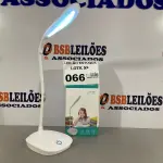 LOTE 066 - 01 LAMPADA DE MESA LED COM BATERIA INCLUSA (NO ESTADO, NÃO SABEMOS SE FUNCIONA. LEILÃO NÃO TEM GARANTIA E NEM DEVOLUÇÃO)