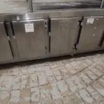 LOTE 022 - 01 BALCÃO REFRIGERADO 05 PORTAS EM INOX. (NO ESTADO DE CONSERVAÇÃO QUE SE ENCONTRA. NÃO SABEMOS SE FUNCIONA. LEILÃO NÃO TEM GARANTIA E NEM DEVOLUÇÃO).