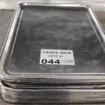 LOTE 044 - 20 BANDEJAS DE INOX.(NO ESTADO QUE SE ENCONTRA. LEILÃO NÃO TEM GARANTIA E NEM DEVOLUÇÃO).
